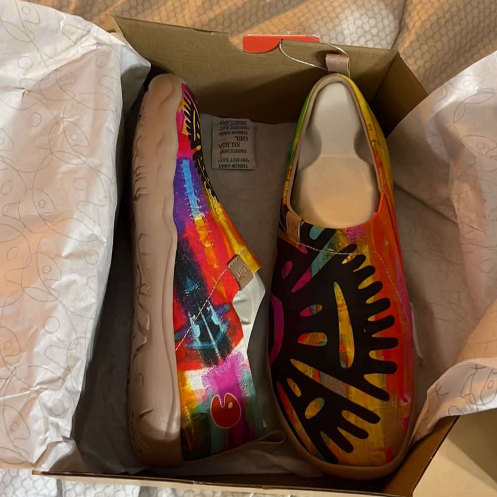 UIN Glorious Days size 8 (39) Canvas Shoes